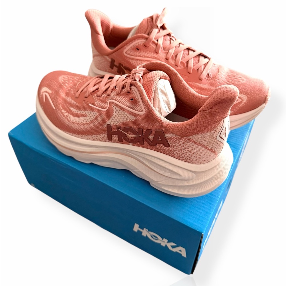 Hoka Women's Clifton 10 Blush/Rose Latte Running Shoes 8.5 (NWOT)